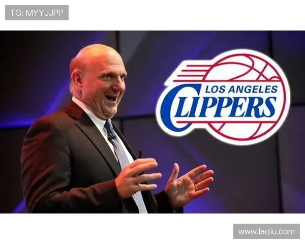 豪横同框比尔盖茨携鲍尔默现身快船主场观战NBA常规赛焦点战